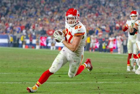 Travis Kelce – Fantasy Football Start 'Em, Sit 'Em Picks for Week 15