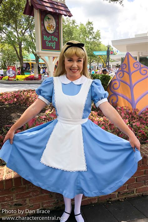 Disneyland Alice In Wonderland Character