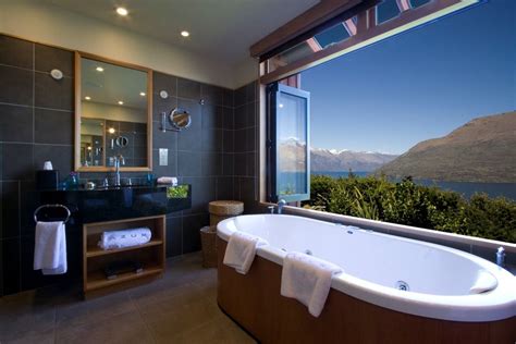 A Bathtub with a View: Watch the Changing Seasons | Bathroom design ...