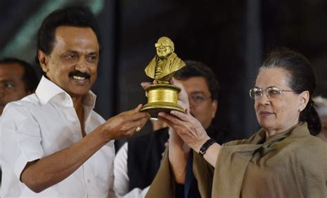 Sonia Gandhi Unveils Late DMK Chief M Karunanidhi Statue In Chennai ...