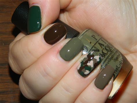 sassy swatches: Camo Nails!