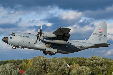 Us Air Force Lockheed C130 Hercules Takeoff Stock Photo - Download ...