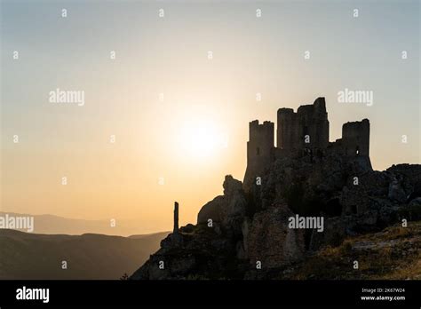 The wonderful Rocca Calascio castle at sunrise in Abruzzo, Italy Stock Photo - Alamy