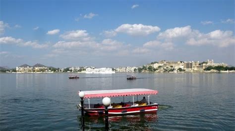 Udaipur Lake Pichola Sunset Boat Ride by Bamba Experience | Bookmundi