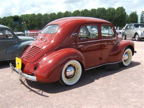 Renault 4CV - Information and photos - MOMENTcar