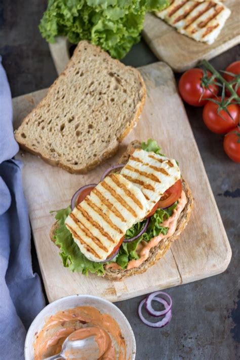 Grilled Halloumi Sandwich with Sriracha Mayo - Veggie Desserts