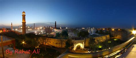 Badshahi Mosque Night View | rahatali94 | Flickr