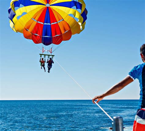 Parasailing in Destin – Gravity-Defying Thrills and Bird's-Eye Views