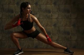 Fitness Photography - Female Fitness Model Lunge Pose | Flickr