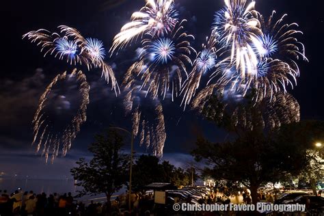 fireworks July 2011 Downtown Milwaukee blue sparks | Flickr