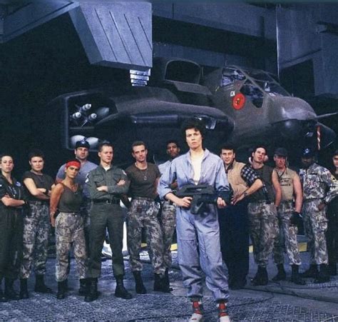 Awesome photo of the cast of Aliens (1986) : r/LV426