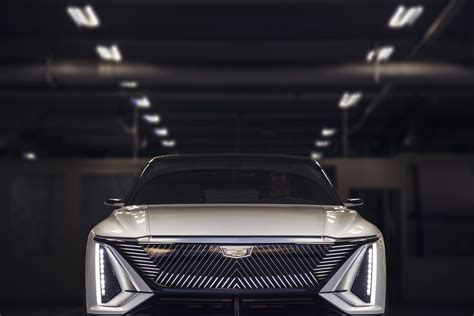 Cadillac reveals electric LYRIQ with light-up grille, active road noise cancellation | Repairer ...