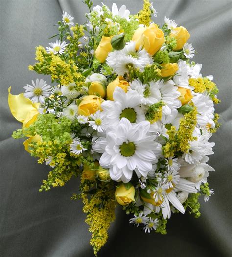 Sandra's Flower Studio.: Daisy bouquets and buttonholes