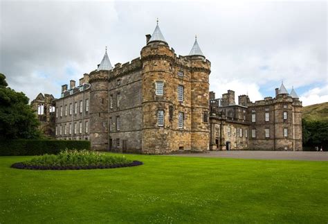 The Palace of Holyroodhouse, Queen Elizabeth's Royal Residence in ...