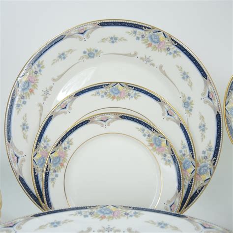 Lenox Debut Fine Bone China Abigail Pattern | EBTH