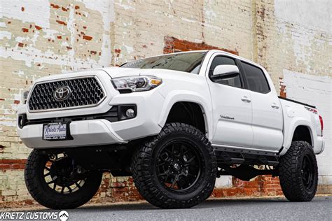 2019 Lifted Toyota Tacoma