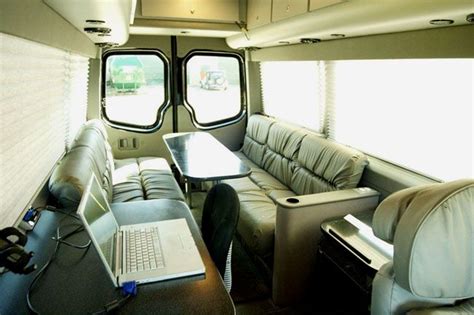 Mobile Office Vans, 6, Diesel, Reliance Motors Unlimited | ID: 5530557791