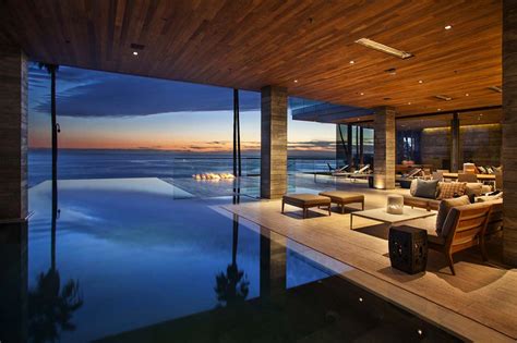 Minimalist beach house perched on a cliff in Laguna Beach ...