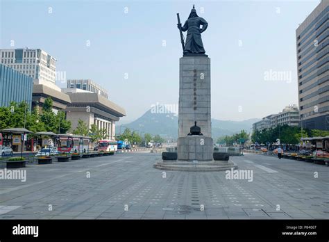 Gwanghwamun Plaza, also known as Gwanghwamun Square, Jongno-gu, Seoul ...