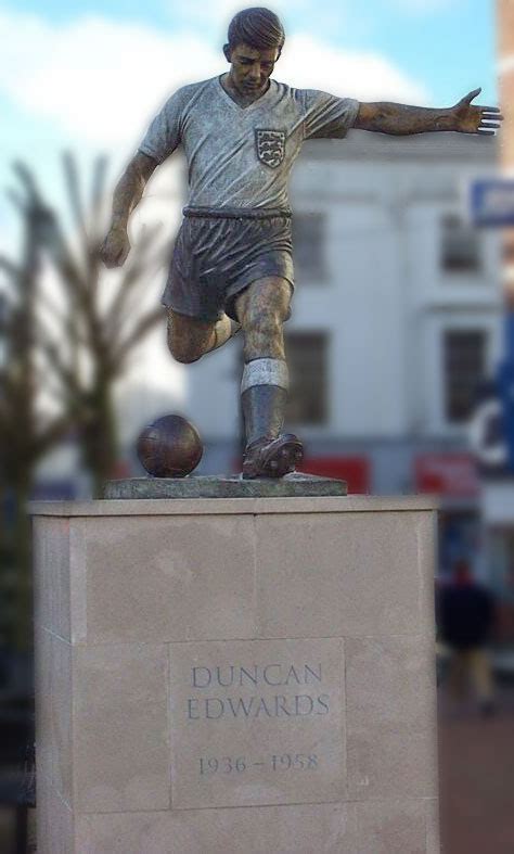 Duncan Edwards » Duncan Edwards Statue, Dudley Town Centre