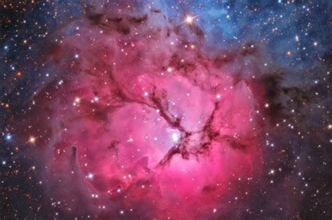 Trifid Nebula: Size, Location, Distance, Magnitude, Stars, Facts