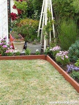 How To Install Timber Sleeper Garden Edging | Fasci Garden