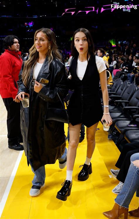 ⏩ Olivia Rodrigo Displays Her Sexy Legs on the NBA Game (15 Photos ...