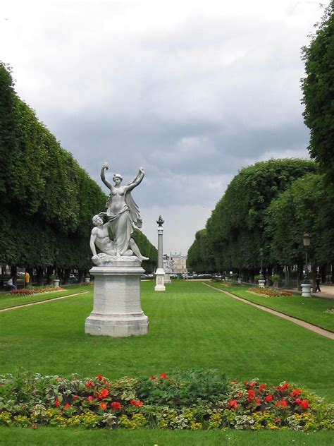 statues at luxembourg gardens by egaudier on DeviantArt