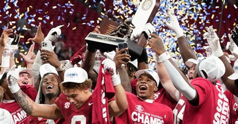 Alabama Kick-Starts the Great Playoff Debate by Dethroning Georgia in ...