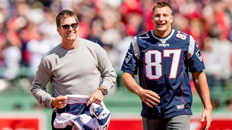 Rob Gronkowski, Tom Brady reunite with Tampa Bay Buccaneers following ...