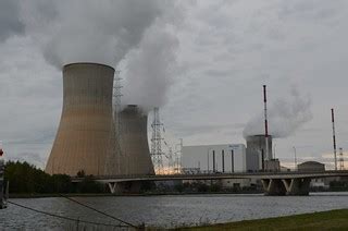 nuclear power station in Tihange, belgium / Atomkraftwerk … | Flickr