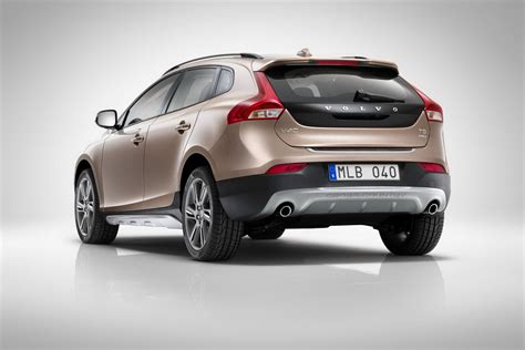 VOLVO V40 CROSS COUNTRY REVEALED, CONFIRMED FOR MZANSI ~ Bmw car gallery image