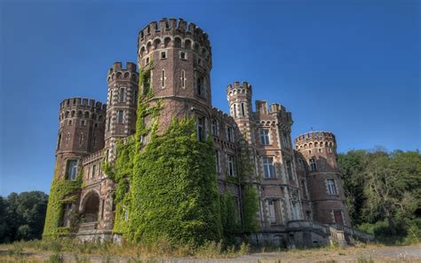 Castle Moulbaix: Majestic Belgium HD Wallpaper