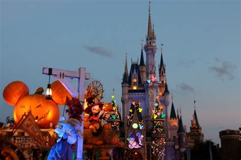 Halloween at Tokyo Disneyland: Ghosts, Goblins and CosPlayers! | HuffPost