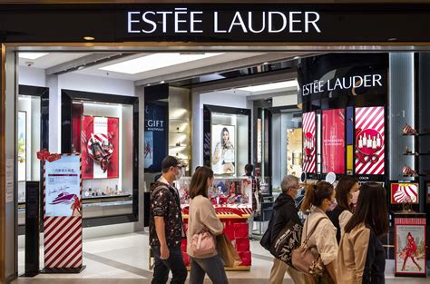 Estee Lauder Sales Fall Short Despite Hint of Travel Rebound - Bloomberg