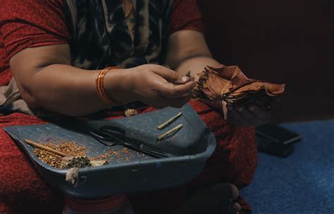 Fading Fingerprints of Beedi Workers in India | Pulitzer Center