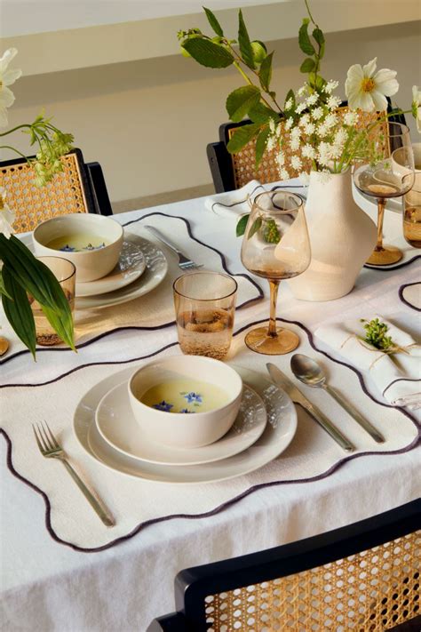 2-pack Scallop-edged Placemats - Light beige - Home All | H&M US