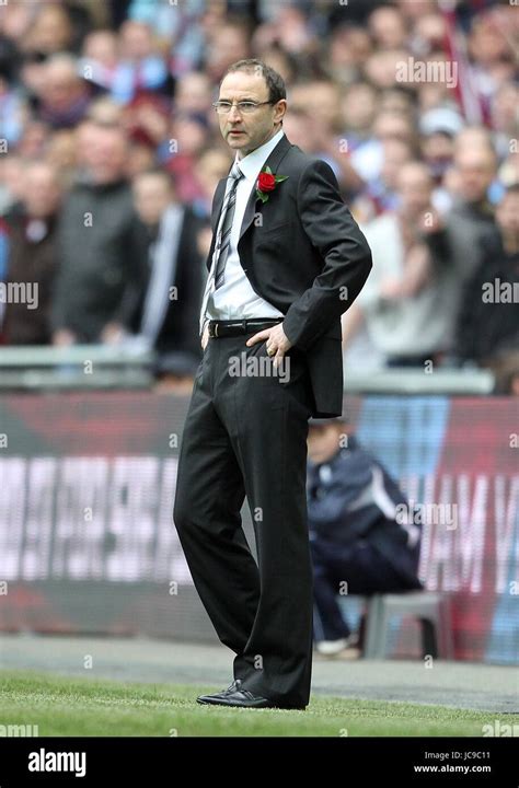 MARTIN O'NEILL ASTON VILLA FC MANAGER WEMBLEY STADIUM LONDON ENGLAND 28 February 2010 Stock ...