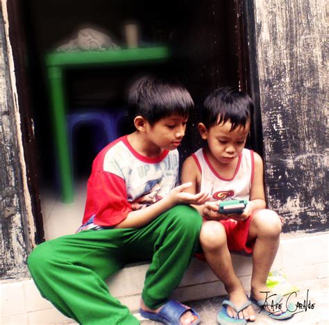 2 kids playing with Nintendo by KateCoralde on DeviantArt