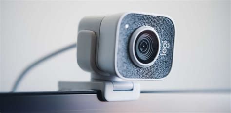 Faut-il vraiment cacher la webcam de notre ordinateur? | Slate.fr