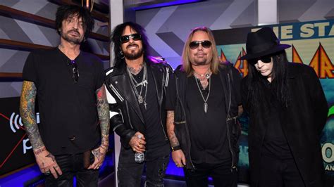 Why Motley Crue Members Traveled In Separate Buses