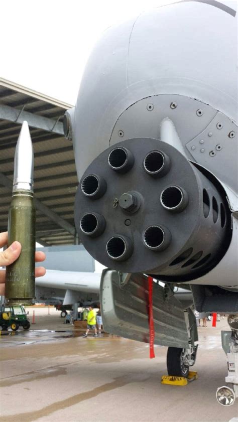 A-10 warthog cannon and 30 mm round : pics