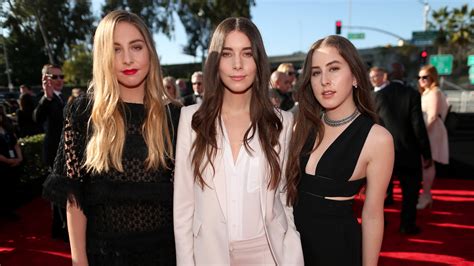 Haim Uncomfortably Refuses to Answer Questions About Taylor Swift in a ...