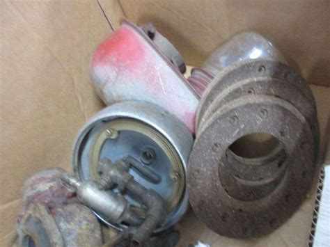 Antique farm tractor parts, fair - Albrecht Auction Service