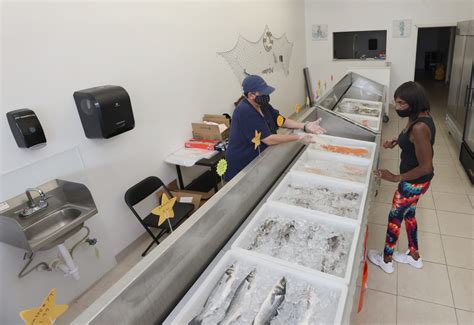 New fish market offers fresh seafood selection | Ocala Gazette