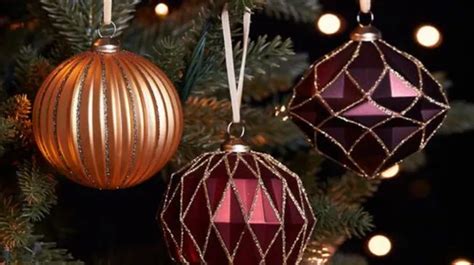 B&Q slashes 25% off Christmas decorations including energy saving ...