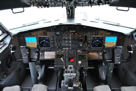 Boeing 737 200 Cockpit