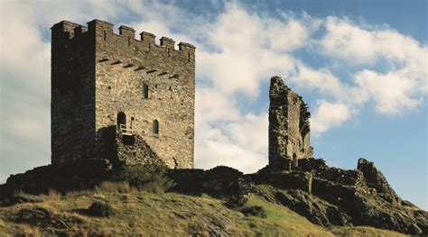 Dolwyddelan Castle | Visit Snowdonia