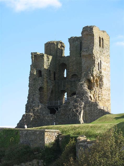 Scarborough Castle - Château de Scarborough | Scarborough castle, Scarborough, Castle