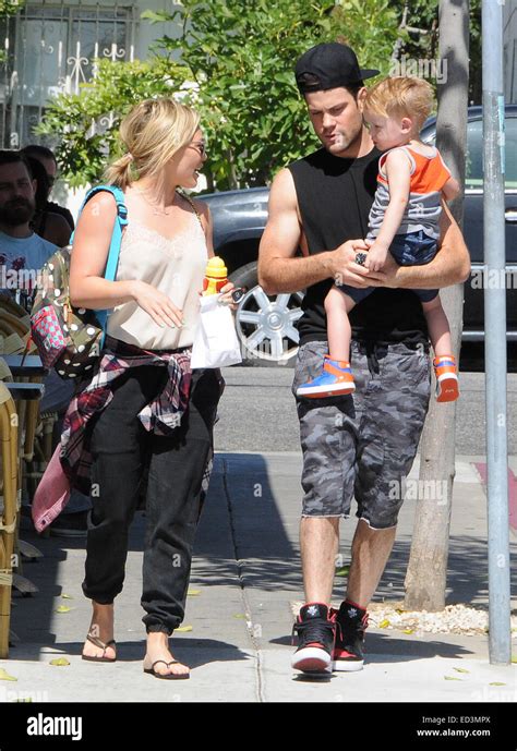 Hilary Duff and Mike Comrie take their son Luca Comrie out to breakfast ...